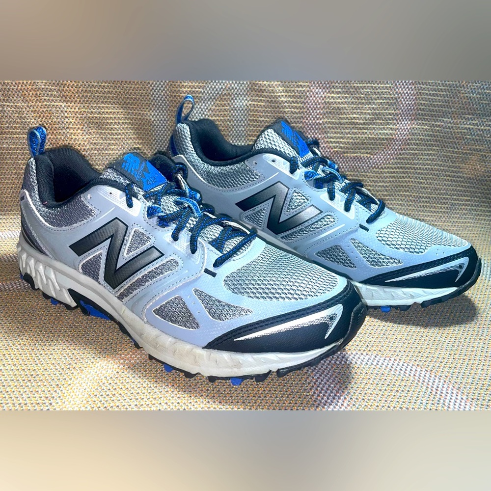 New balance 9.5 men athletic shoes